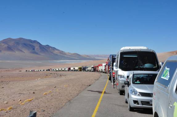 Comboio para enfrentar a neve no lado chileno da fronteira
